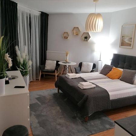 Pinea Apartament Z Widokiem Na Morze Z Basenem I Spa Przy Plazy ポビエロボ エクステリア 写真