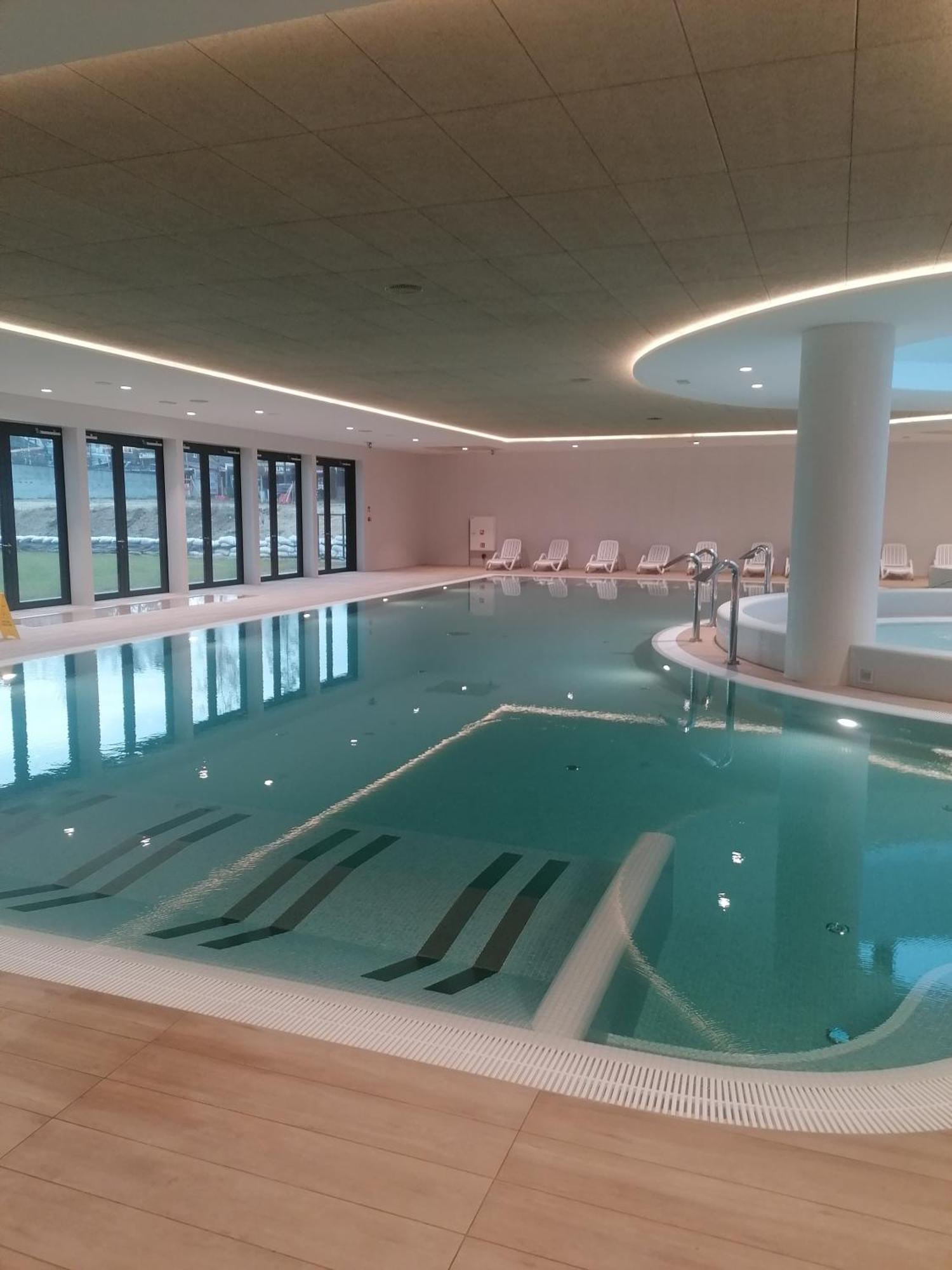 Pinea Apartament Z Widokiem Na Morze Z Basenem I Spa Przy Plazy ポビエロボ エクステリア 写真